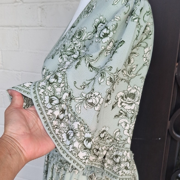 Max Studio Green and White Flutter Sleeve Sundress - Picture 3 of 10
